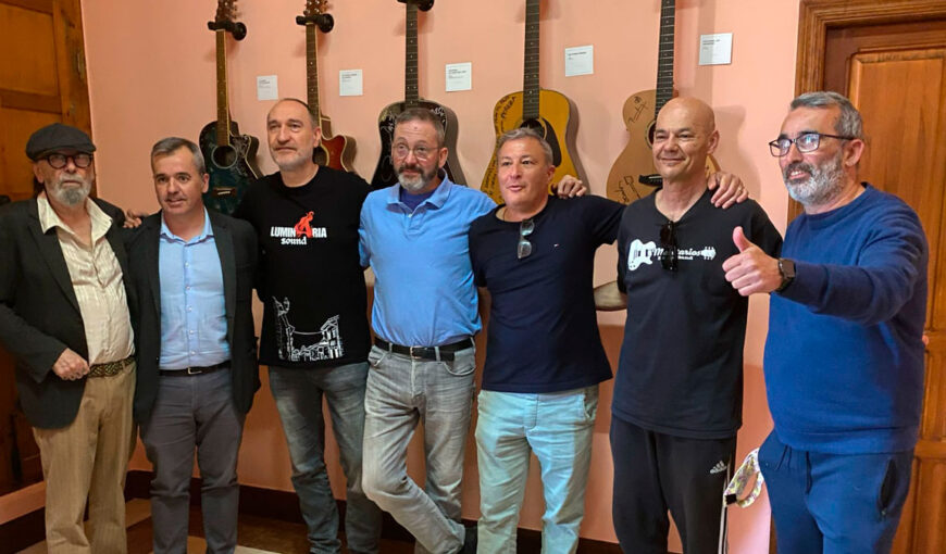 Celtas Cortos inaugura la exposición "Ráfagas" en Aspe (Alicante) (foto 1 de 2)